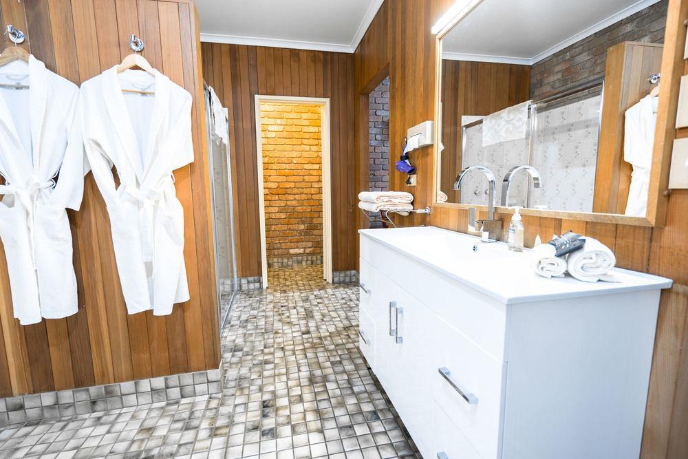Farnham Court Motel And Restaurant Morwell Dış mekan fotoğraf