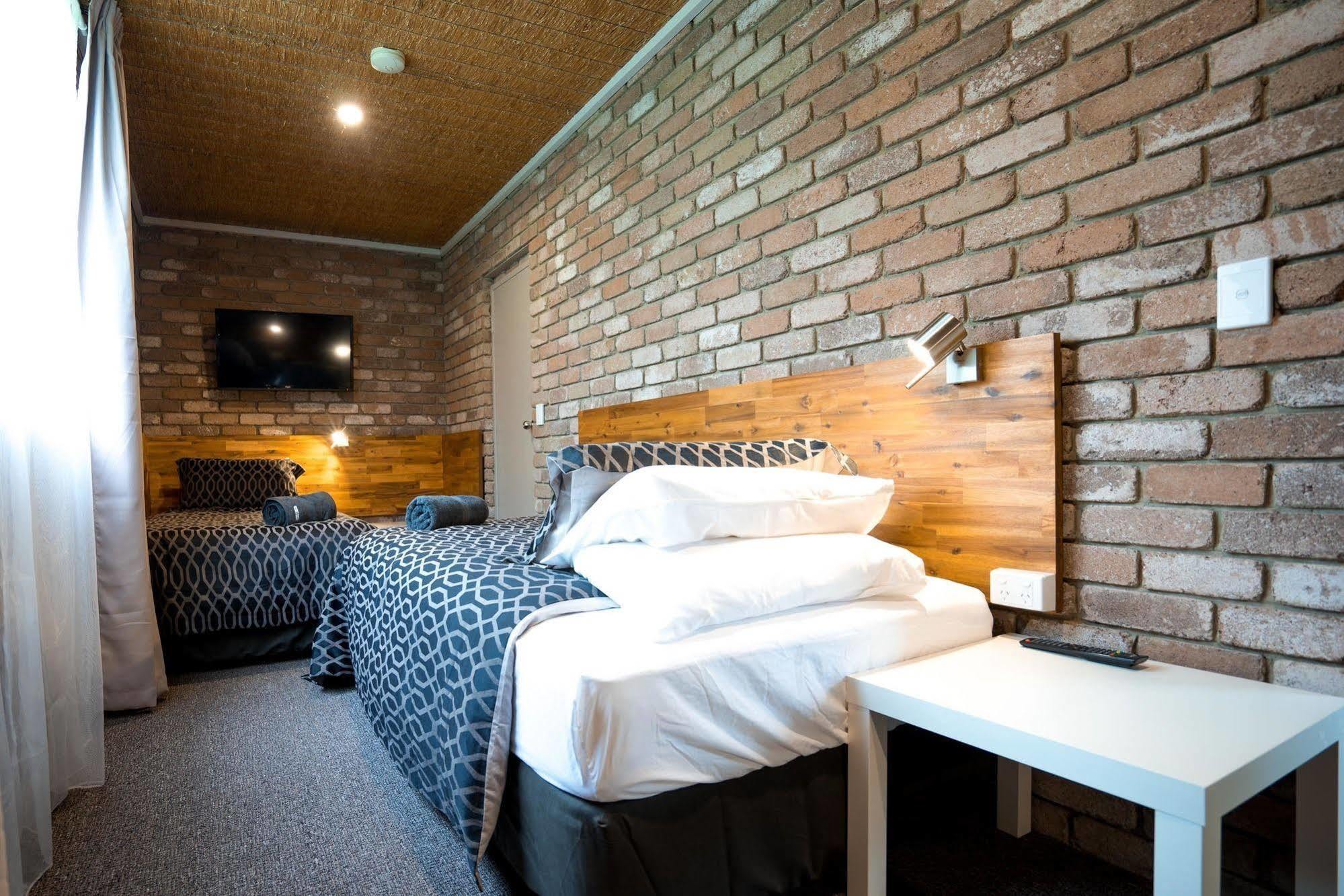Farnham Court Motel And Restaurant Morwell Dış mekan fotoğraf