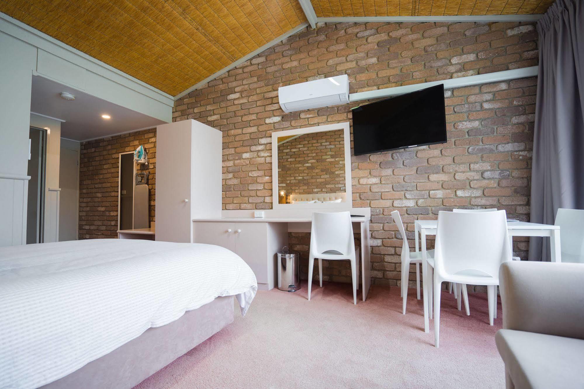 Farnham Court Motel And Restaurant Morwell Dış mekan fotoğraf
